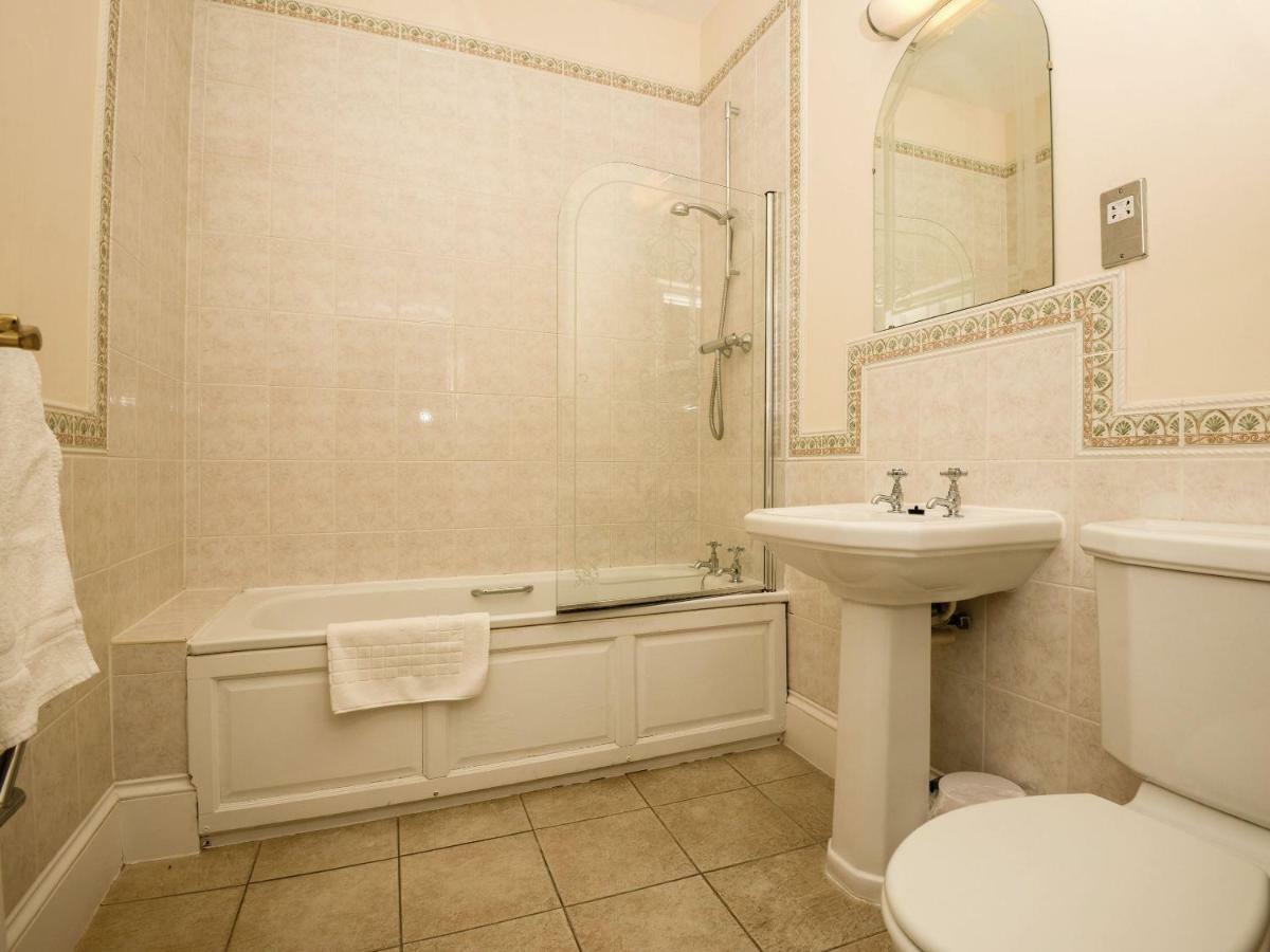 Lynford Hall Hotel Mundford Szoba fotó